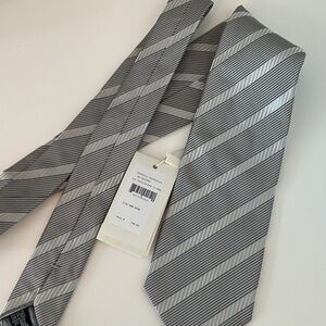 NWT Giorgio Armani Elegant Gray Striped Tie